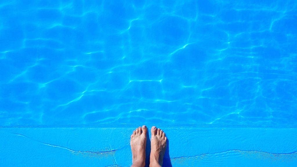 pool, feet, closed for holiday-1617337.jpg